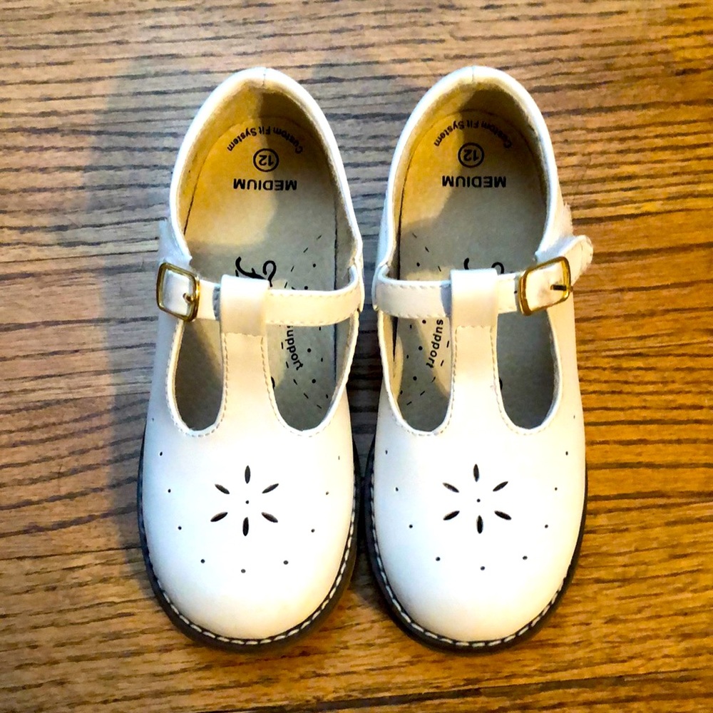 Footnotes girls shoes
